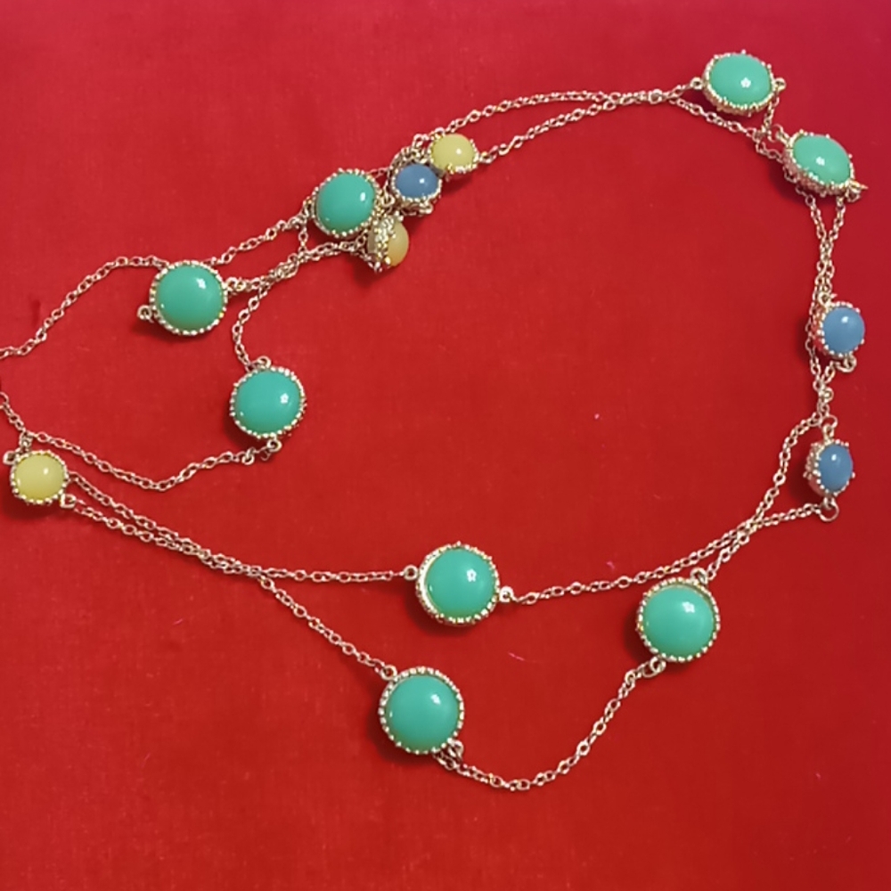 vintage necklace witb glass beads